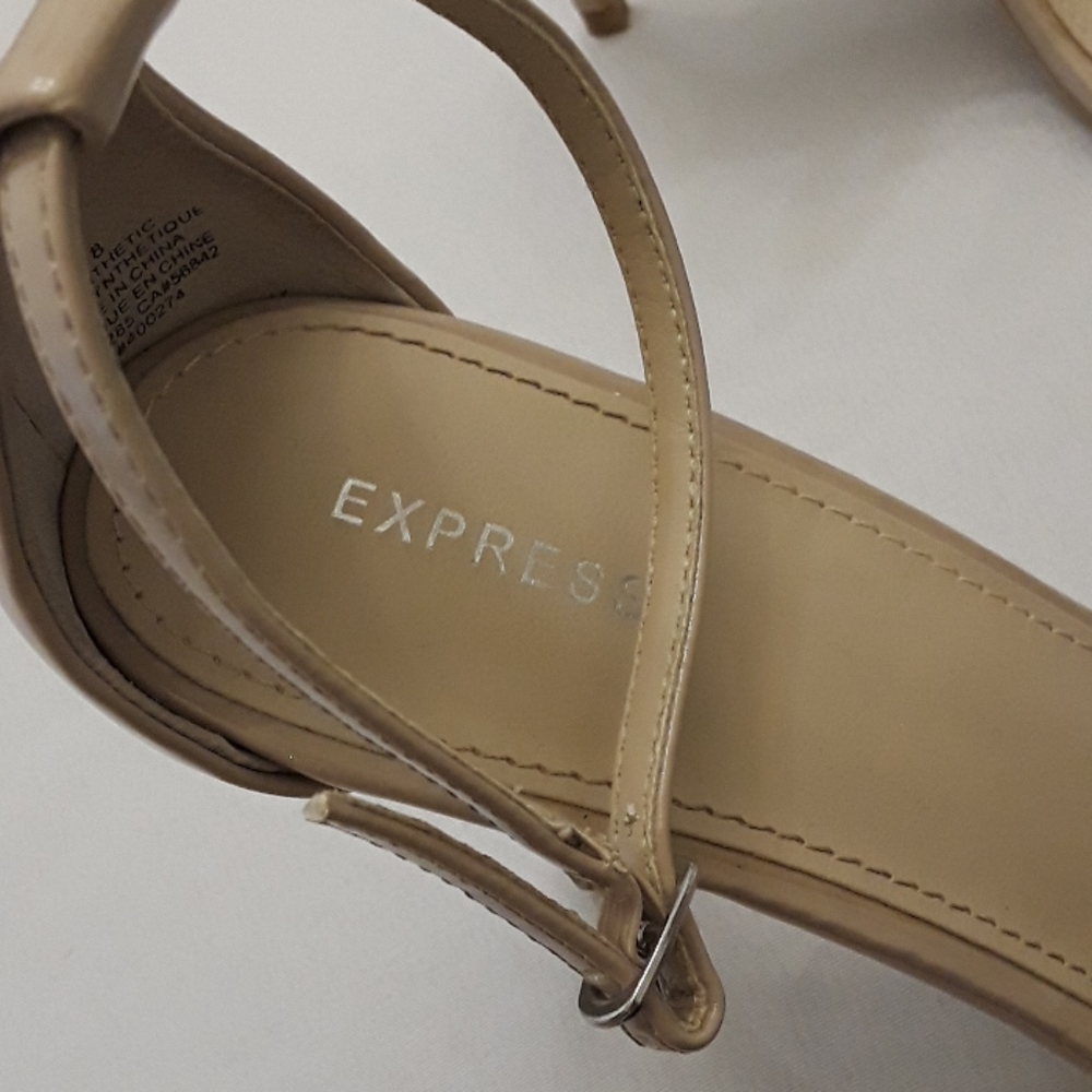 Express Heels - Picture 4 of 8